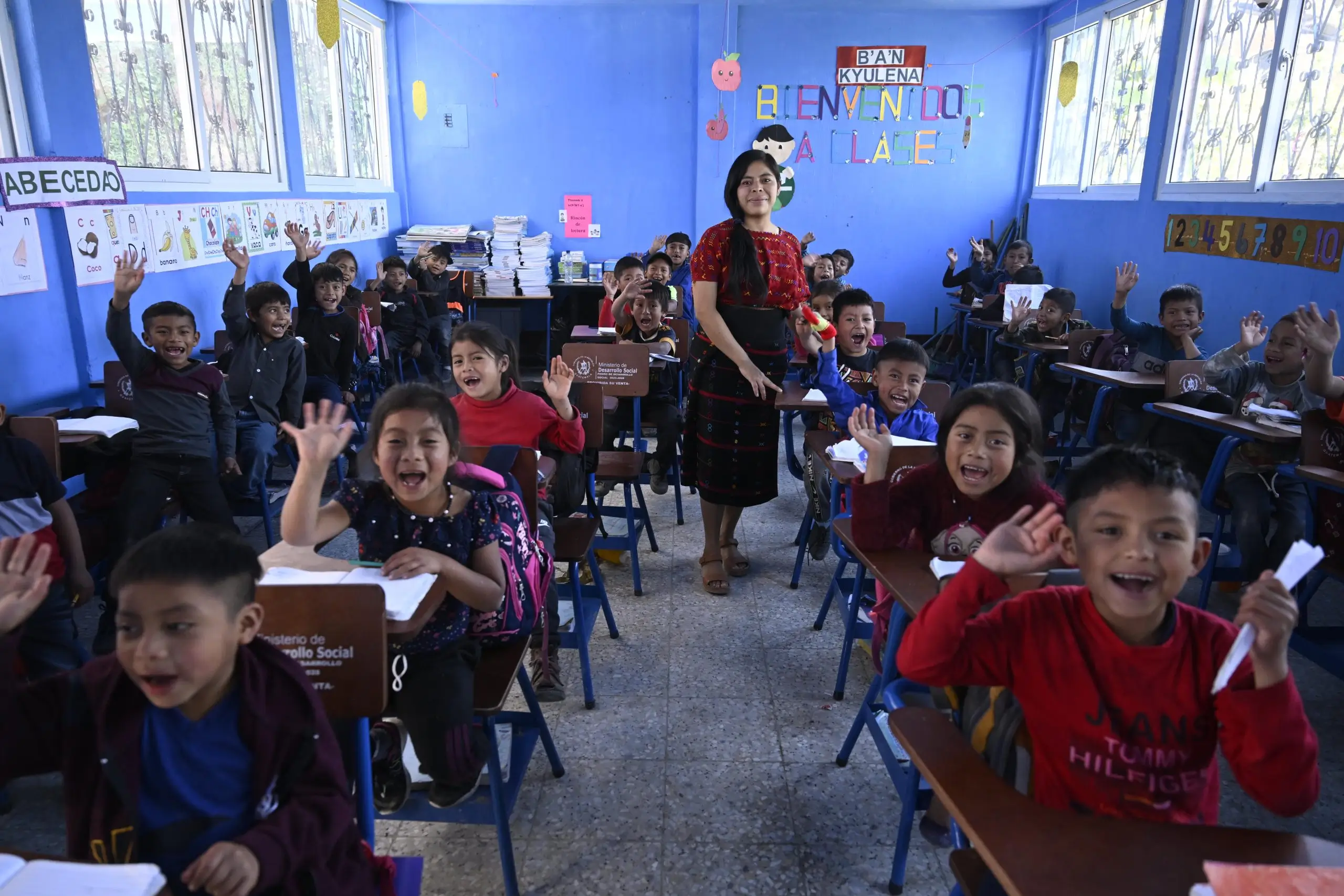Más de 4 mil escuelas recibirán apoyo para remozamiento como parte de la inversión educativa anunciada por el Mineduc.webp